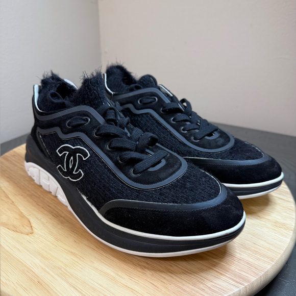Chanel women’s Black Tweed and Suede CC Lace-Up Sneakers - Picture 1 of 13